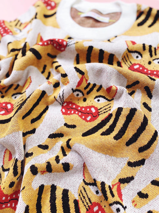 Knitted sweater with Hariko Tora tiger pattern on a pink background